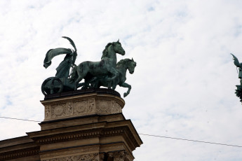 Картинка разное рельефы +статуи +музейные+экспонаты статуя