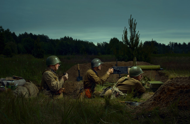 Обои картинки фото разное, люди, военная, история, к, празднику, великой, победы, советская, армия, на, берлин, великая, отечественная, война, день, пулемёт, бойцы, 9, мая