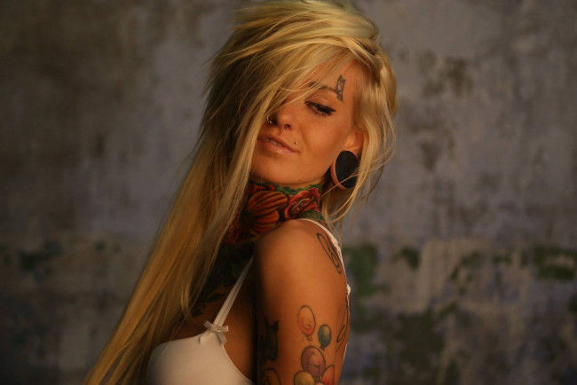 Обои картинки фото bantik boy, девушки, дреды, татуировка, тело, красивая, тату, бельё