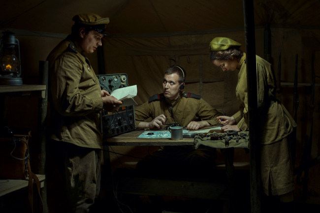 Обои картинки фото разное, люди, радист, военные, будни, военная, история, к, празднику, великой, победы, 9, мая, связь, война, советская, армия, день, офицер