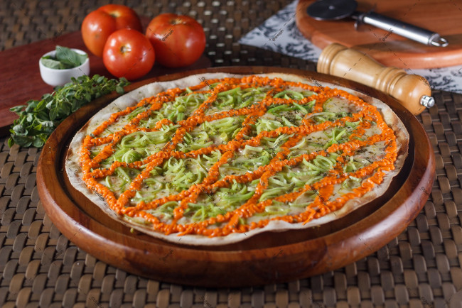 Обои картинки фото еда, пицца, снедь, помидоры, томаты