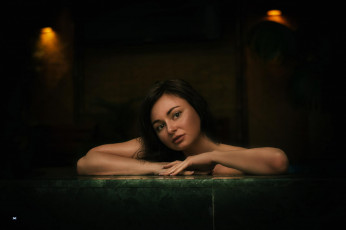 Картинка девушки -unsort+ брюнетки темноволосые бортик лицо бассейн брюнетка