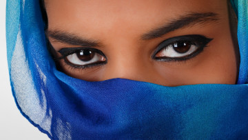 Картинка разное глаза карие макияж