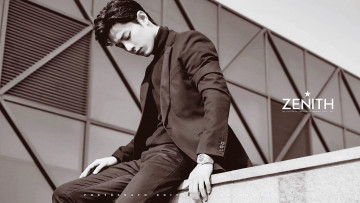 Картинка мужчины xiao+zhan актер костюм водолазка здание