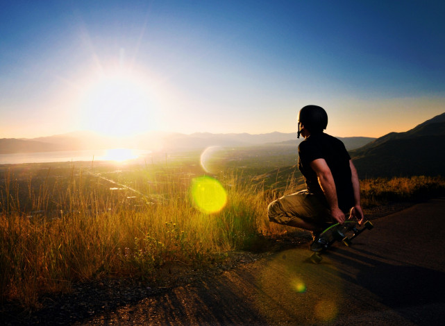 Обои картинки фото мужчины, -unsort, парень, скейт, луг