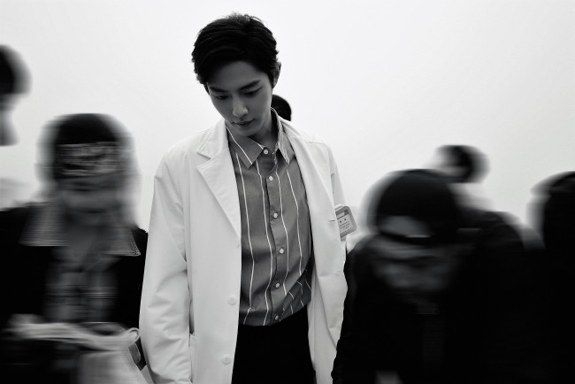 Обои картинки фото мужчины, xiao zhan, актер, халат, стафф