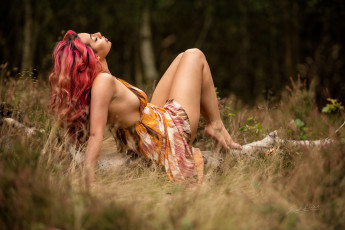 Картинка бестия девушки -+рыжеволосые+и+разноцветные девушка женщина разноцветная сексуальная модель звезда позирует разная обувь верхняя стильная одежда нижнее эротическое бельё трусы лифчик аксессуары макияж колготки чулки и множество элементов на фотографии