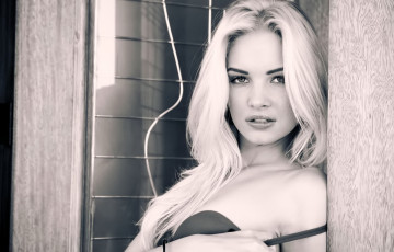 Картинка девушки franziska+facella черно-белая блондинка лицо белье