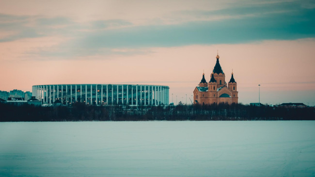 Обои картинки фото города, нижний новгород , россия, нижний, новгород, cтадиoн, цeркoвь