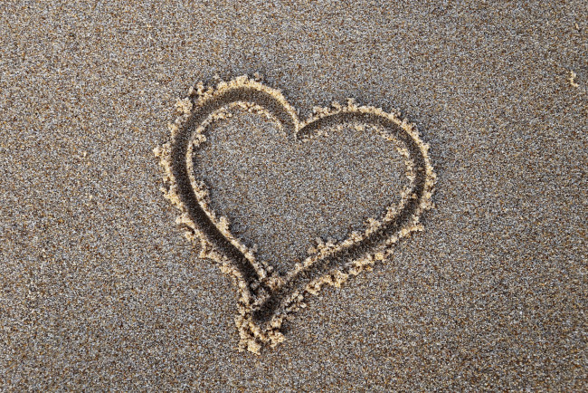 Обои картинки фото праздничные, день святого валентина,  сердечки,  любовь, сердечко, рисунок, песок