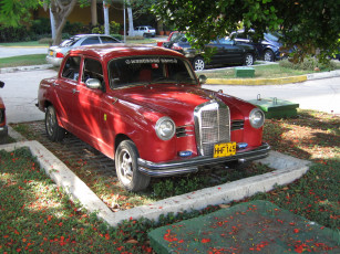 Картинка автомобили выставки уличные фото