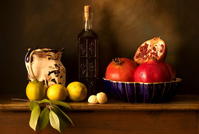 Обои картинки фото еда, натюрморт, лимоны, гранаты, бутылка