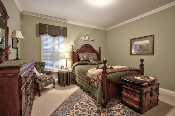 Картинка интерьер спальня кресло комод кровать