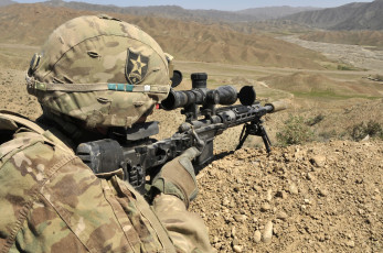 Картинка оружие армия спецназ оптика шлем