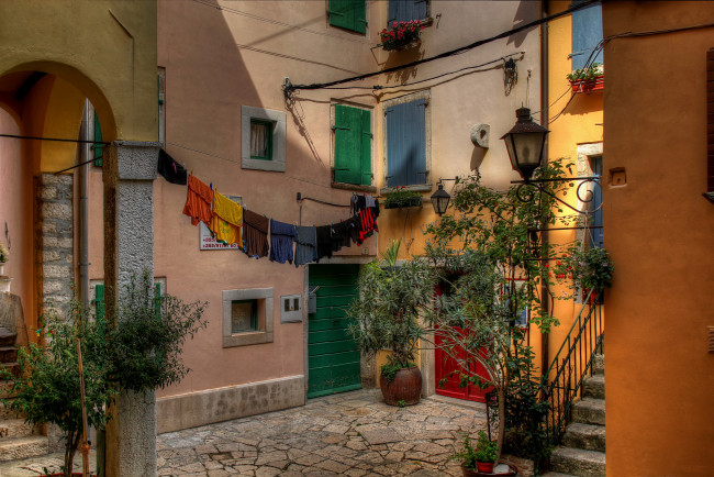 Обои картинки фото хорватия, ровинь, города, улицы, площади, набережные, улица, дома