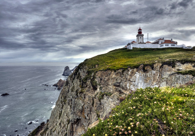 Обои картинки фото португалия, лиссабон, кашкайш, природа, маяки, маяк, скала, море