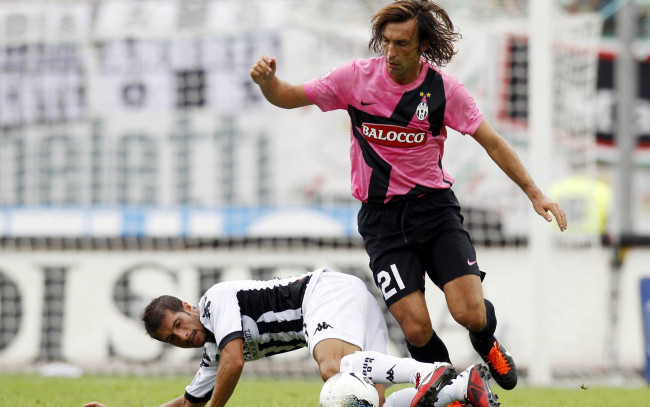 Обои картинки фото спорт, футбол, мяч, игрок