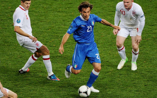 Обои картинки фото спорт, футбол, мяч, игрок