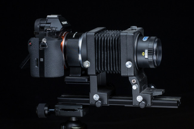 Обои картинки фото бренды, sony, фотокамера, объектив, штатив