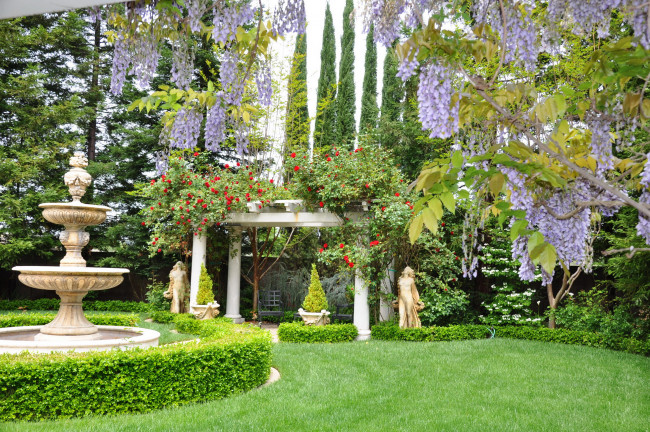 Обои картинки фото природа, парк, трава, скульптуры, фонтан, розы, глициния