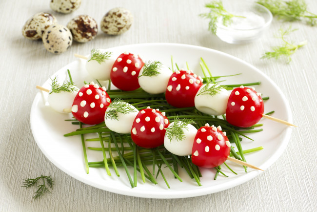 Обои картинки фото еда, салаты,  закуски, шашлычок, помидоры, яйца