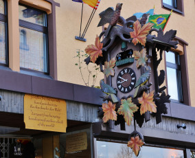 Картинка разное Часы +часовые+механизмы город здание часы листья