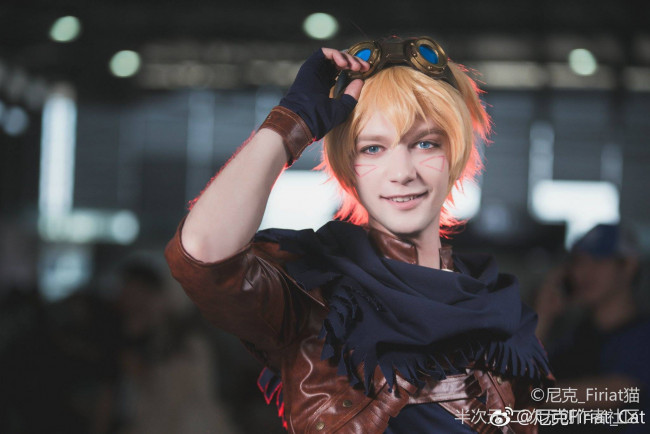 Обои картинки фото мужчины, - unsort, парень, очки, павильон, косплей