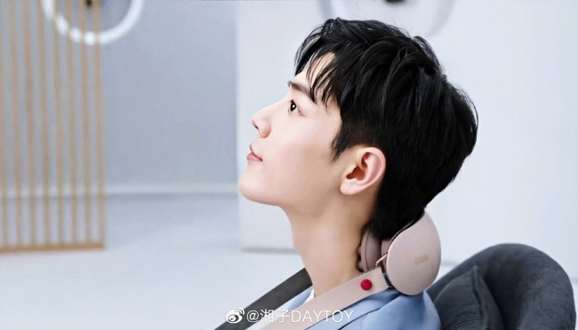 Обои картинки фото мужчины, xiao zhan, актер, лицо, массажер