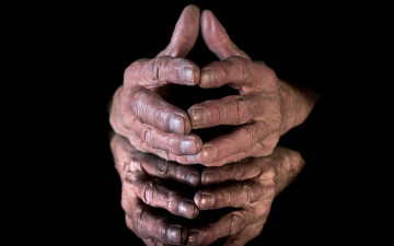 Картинка разное руки +ноги старческие жест отражение
