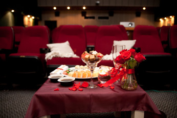 Картинка еда сервировка розы лепестки лента суши бокалы