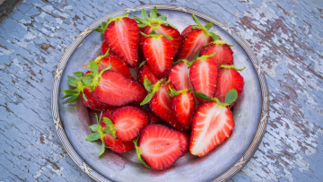 Картинка еда клубника +земляника тарелка ягоды