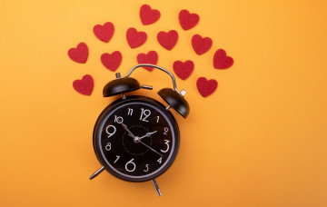 Картинка праздничные день+святого+валентина +сердечки +любовь будильник сердечки