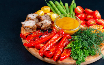 обоя еда, разное, соус, помидоры, бобы, мясо, перец, укроп, зелень