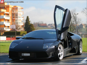 Картинка автомобили выставки уличные фото