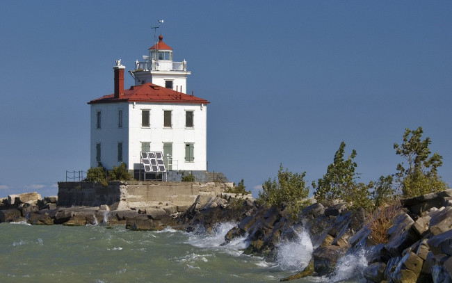 Обои картинки фото природа, маяки, волны, камни, дом