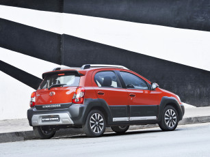 Картинка автомобили toyota etios cross za-spec 2014г красный