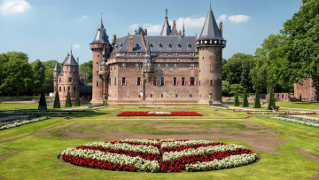 Картинка castle+de+haar+-+haarzuilens +netherlands города -+дворцы +замки +крепости газон лужайка замок клумба парк