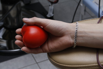 Картинка разное руки сердце браслет рука