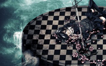 Картинка аниме kuroshitsuji вода клетчатый пол оружие ciel phantomhive меч глазная кровь мужчина повязка лепестки розы цветы