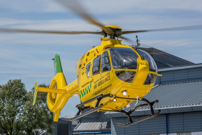 Обои картинки фото air ambulance g-cidj, авиация, вертолёты, медпомощь