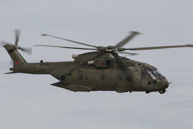 Обои картинки фото raf merlin zj121, авиация, вертолёты, вертушка