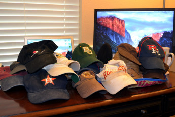 Картинка разное одежда +обувь +текстиль +экипировка бейсболки