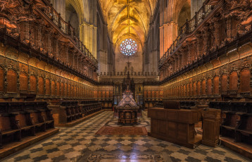 Картинка catedral+de+sevilla интерьер убранство +роспись+храма храм