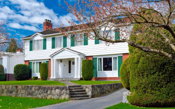 Картинка города -+здания +дома лужайка кусты дом весна