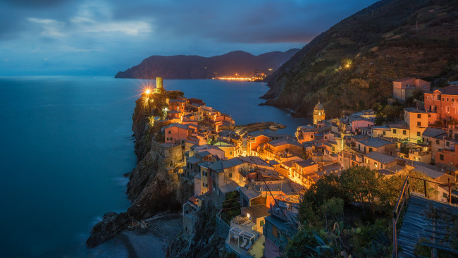 Обои картинки фото vernazza, города, - огни ночного города, побережье