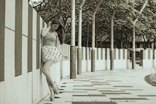 Обои картинки фото календари, компьютерный дизайн, девушка, тротуар, ограждение, calendar, женщина, поза, 2019