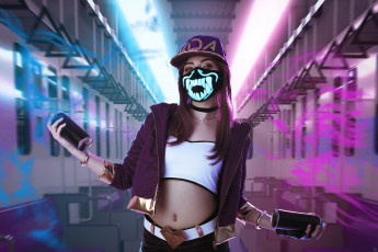 Картинка девушки александра+капралова+ alexandra+railey kda костюм свет кепка баллончики alexandra railey