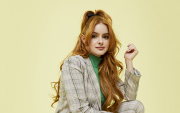 Картинка девушки ariel+winter рыжая жакет свитер