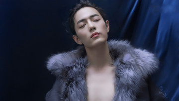 Картинка мужчины xiao+zhan актер лицо воротник мех