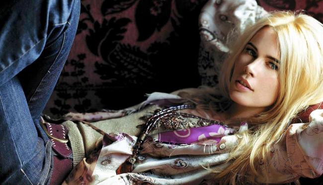 Обои картинки фото девушки, claudia schiffer, модель, блондинка, джинсы